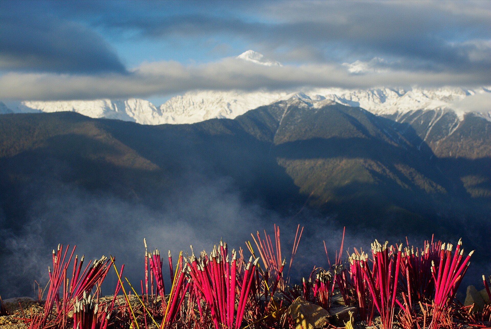 梅里雪山主峰与香烛